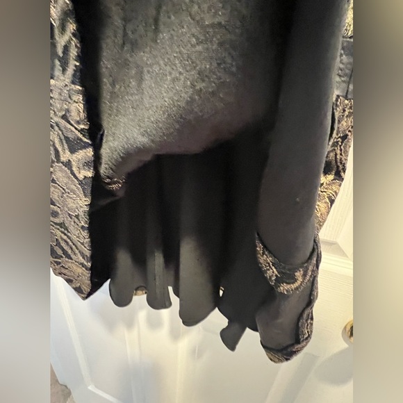 Nicole Miller Mini Dress with Gold Patterns and Black Leather Details. Size 4 - Picture 8 of 8